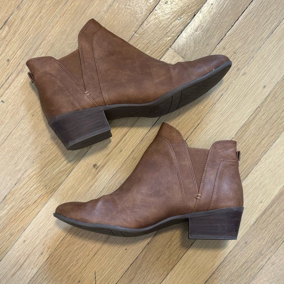 NWOT Circus by Sam Edelman Pent Ankle Booties in Brown - Picture 5 of 8